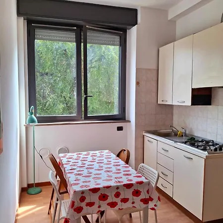 Cozy Flat In Navigli Milan